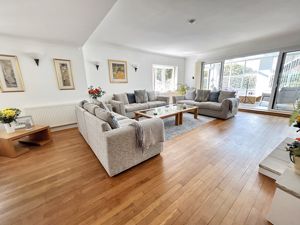 Lounge- click for photo gallery